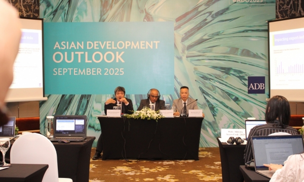 FDI vào Việt Nam lập kỷ lục 5 năm, ADB nâng dự báo tăng trưởng 2025