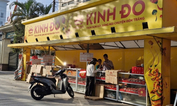 Nhiều chương trình khuyến mại, bánh Trung thu vẫn 'ế'