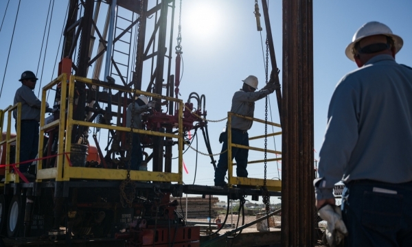 Giới đầu tư chuyển hướng sang cổ phiếu năng lượng