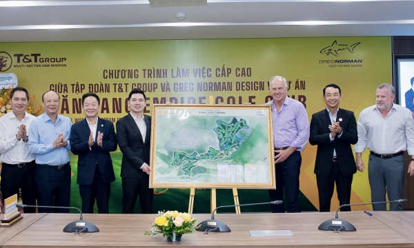 Cú swing đầu tiên của huyền thoại Greg Norman tại sân golf Văn Lang Empire
