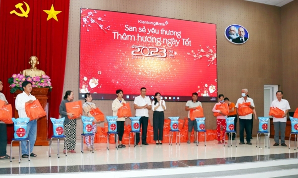 KienlongBank tiếp tục hành trình 'San sẻ yêu thương – Thêm hương ngày Tết' năm thứ 10