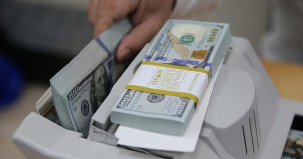 Giá USD “chợ đen” tăng mạnh