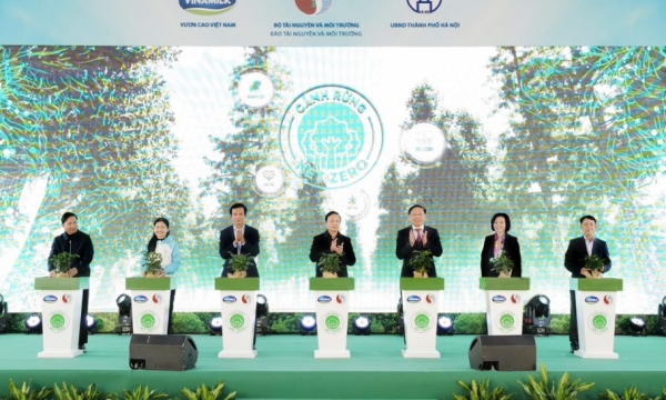 Vinamilk khởi động 'Hành trình Net Zero 2050' với sự kiện trồng cây tại Hà Nội