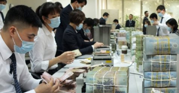 Hết thời kiếm trăm triệu từ hoa hồng bảo hiểm nhân thọ, banker quay về... nhặt tiền lẻ