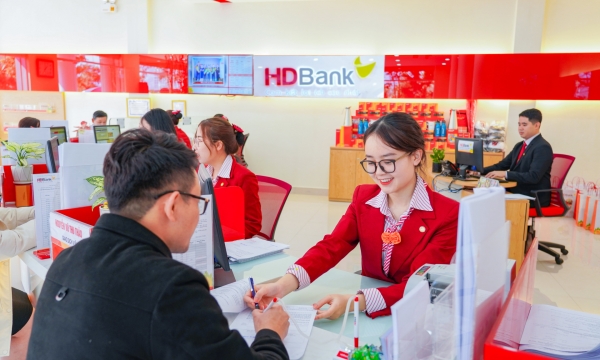 Gửi tiết kiệm tại HDBank, nữ khách hàng ở Hà Nội trúng 1 tỷ đồng