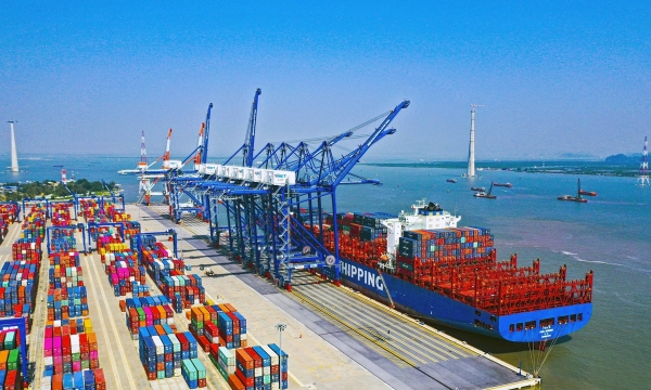 Nhu cầu nguyên liệu đi xuống, nhập khẩu hàng hóa giảm mạnh