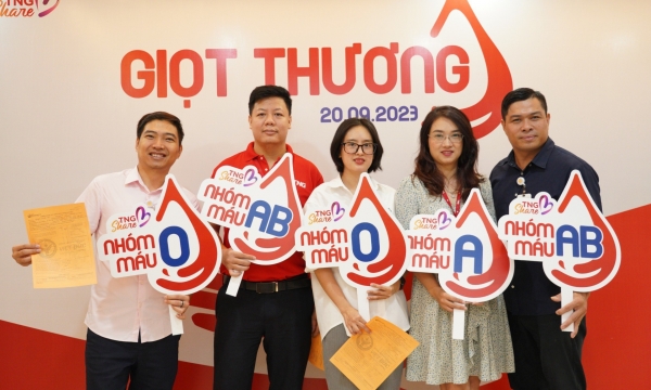 Người TNG Holdings Vietnam mang “giọt thương” gửi vào ngân hàng máu