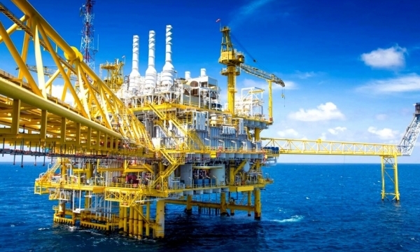 Giá xăng dầu hôm nay (24/10): Xăng dầu trong nước tăng, dầu thô thế giới giảm