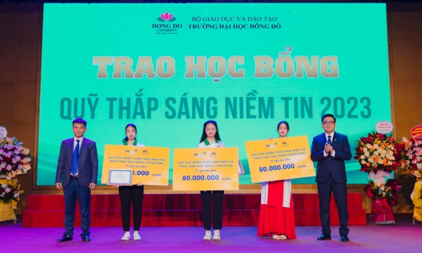 PVcomBank trao 240 triệu học bổng cho sinh viên trường Đại học Đông Đô