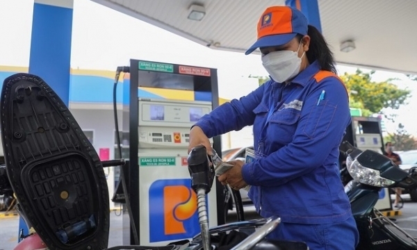 Giá xăng tăng cao trước thềm Tết Nguyên đán 2024