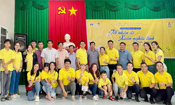 PVcomBank mang 'Tết Nhân Ái - Xuân Nghĩa Tình' đến với các hoàn cảnh khó khăn
