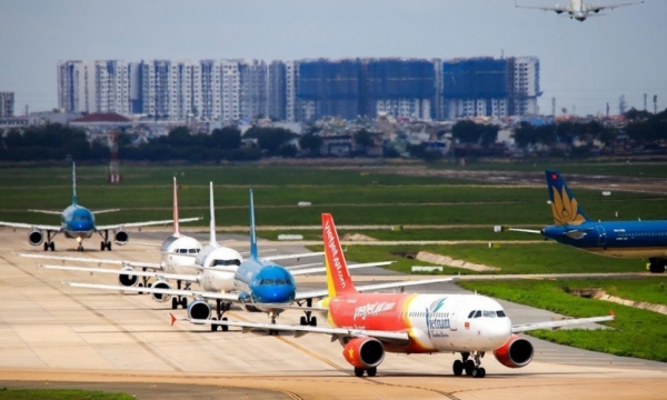 Giá vé máy bay tăng “nóng”, Bộ Tài chính nói gì?