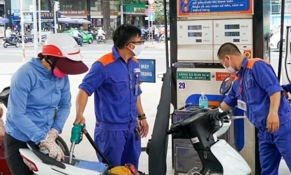 Xăng dầu đồng loạt tăng nhẹ, riêng xăng RON95 giảm