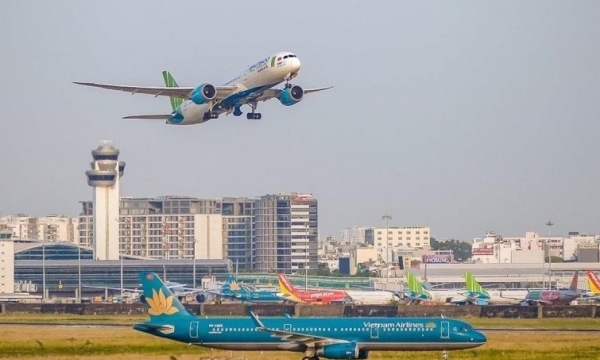 Nguyên nhân nào khiến giá vé máy bay tăng cao?