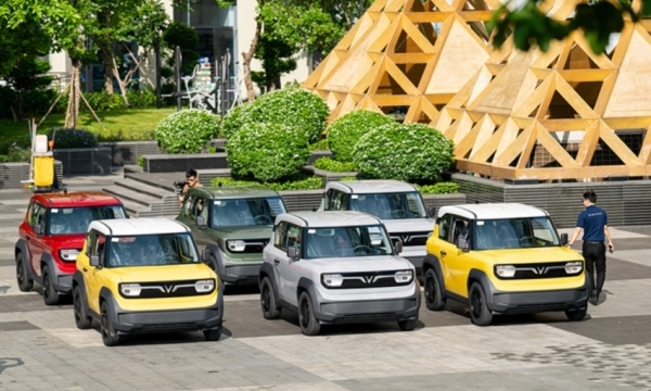 VinFast bàn giao lô xe VF 3 đầu tiên cho khách hàng