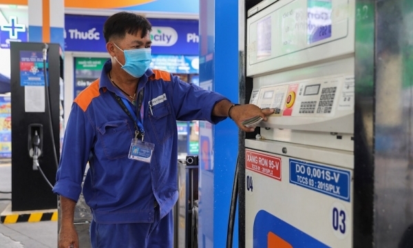 Giá xăng dầu giảm lần thứ 4 liên tiếp, xăng RON95 ở mức 22.600 đồng/lít