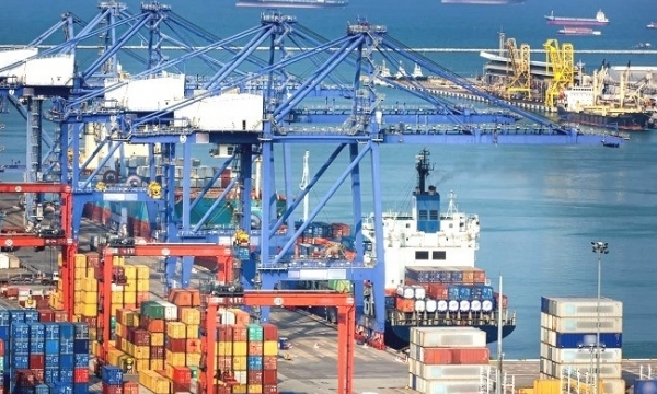 Cán cân thương mại hàng hóa thặng dư hơn 15 tỷ USD