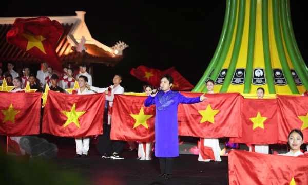 Sâu lắng chương trình nghệ thuật đặc biệt “Lời tri ân – Dòng sông hoa lửa”