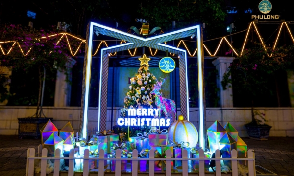 Bức họa Giáng sinh lung linh tại các khu đô thị Phú Long