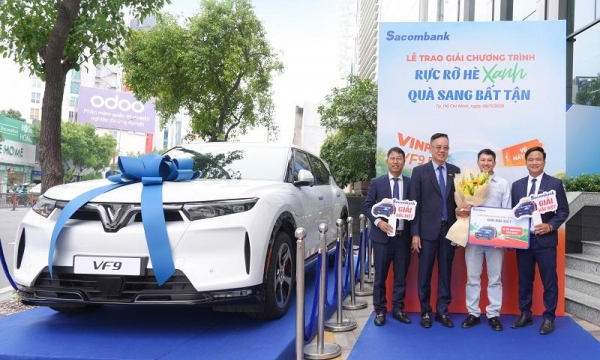 Sacombank trao xe ô tô điện VinFast VF9 Eco cho khách hàng may mắn