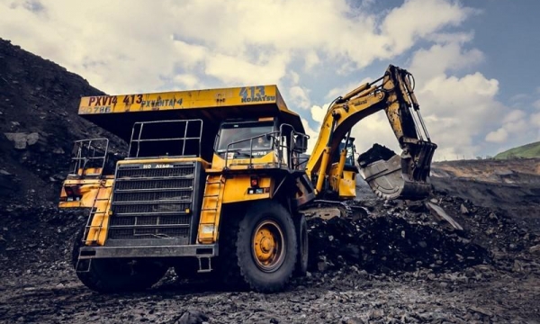 Doanh nghiệp tỷ USD đối mặt nguy cơ bị hủy tư cách công ty đại chúng, cổ phiếu bị bán tháo kỷ lục