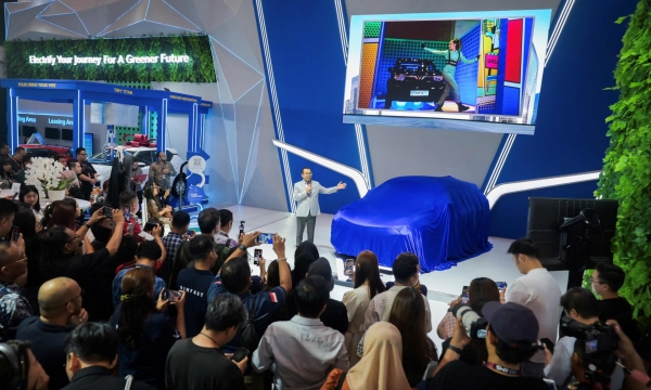 VinFast lập kỷ lục tại IIMS Surabaya 2025 với 4 giải thưởng, VF 3 được xướng tên “Xe điện đô thị tốt nhất”