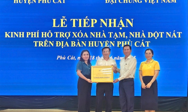 PVcomBank nhận Bằng khen của Chủ tịch UBND tỉnh Bình Định trong phong trào thi đua xóa nhà tạm, nhà dột nát trên địa bàn