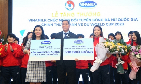 Vinamilk trao thưởng 500 triệu tiền mặt và 2 năm sử dụng sản phẩm để chúc mừng thành tích đội tuyển bóng đá nữ quốc gia
