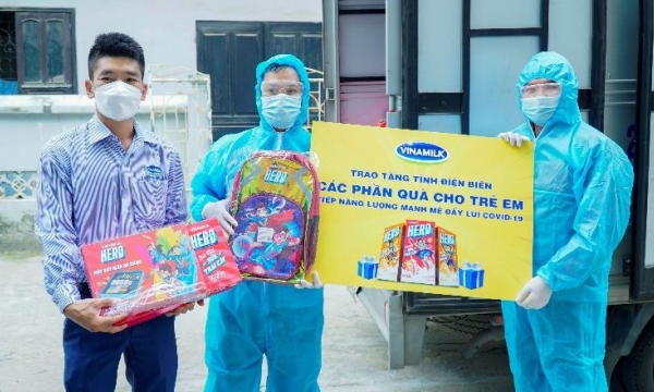 Vinamilk và Quỹ sữa vươn cao Việt Nam: Trao 8.400 hộp sữa và nhiều quà tặng cho trẻ em đang cách ly do dịch bệnh tại Điện Biên