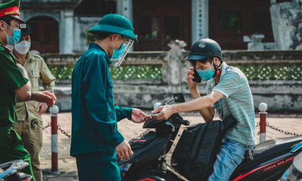 Người dân Hà Nội ra đường cần những giấy tờ gì?