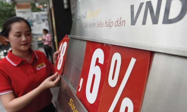 Các ngân hàng đua nhau giảm lãi suất tiết kiệm