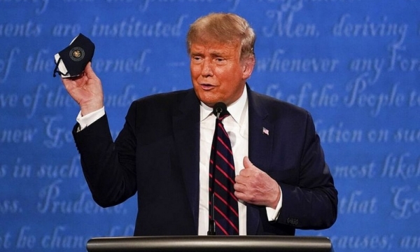 Tổng thống Donald Trump tiếp tục gây tranh cãi khi kêu gọi người dân đừng sợ Covid-19