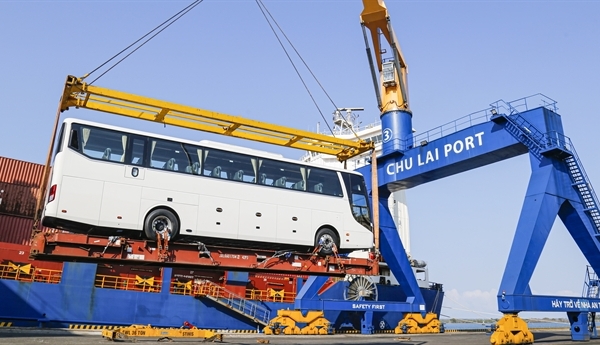 Thaco xuất khẩu hơn 200 ô tô và linh kiện phụ tùng trong ngày ra quân đầu năm Tân Sửu