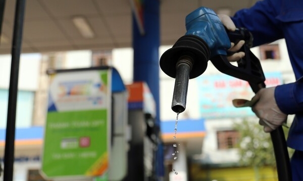 Sau chuỗi 7 lần tăng 'sốc' chiều ngày 21/3 xăng giảm tới... 650 đồng/lít