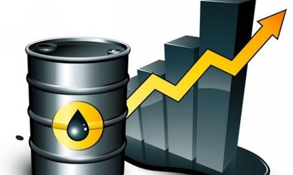 Giá xăng dầu hôm nay 27/4 tăng mạnh, dầu Brent lên mức 105,37 USD/thùng
