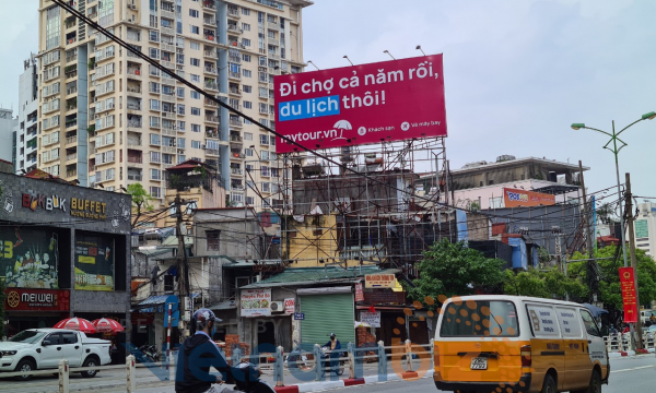 Vụ “cà khịa” giữa phố của VinID và Mytour: VinID đã gỡ biển, chỉ còn Mytour đứng một mình
