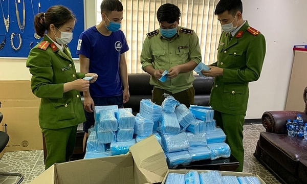 Hà Nội phát hiện tạm giữ gần 800.000 chiếc khẩu trang không hóa đơn, chứng từ