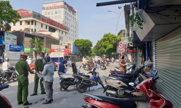 Hà Nội siết chặt giấy đi đường, phải xuất trình thêm lịch trực, phân công nhiệm vụ