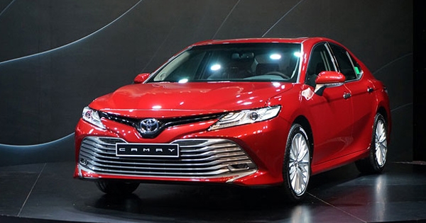 Phó Thủ tướng: Xem xét đề xuất giảm 50% lệ phí trước bạ với ô tô nội địa