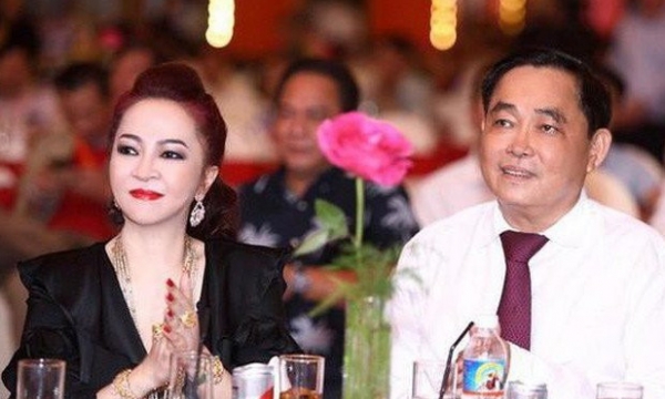 Giữa ồn ào kiện nghệ sĩ, vợ chồng CEO Phương Hằng có hành động nhận 'mưa' khen ngợi