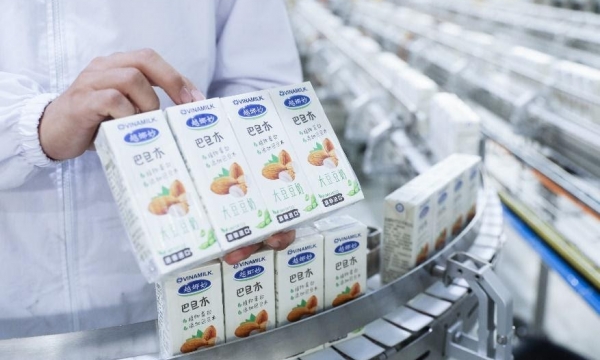 Vinamilk 'xông đất' năm 2021 với lô hàng lớn gồm sữa hạt và sữa đặc xuất khẩu đi Trung Quốc