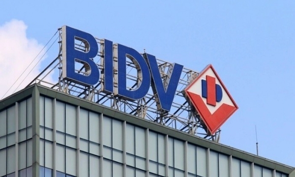 Tin ngân hàng ngày 22/2: NHNN lên tiếng về việc cho vay online nhưng vẫn yêu cầu chứng từ trên giấy