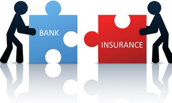 Ngân hàng bỏ túi tiền tỷ nhờ hợp tác Bancassurance: Khách hàng bị 'săn' ráo riết!
