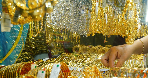 Giá vàng hôm nay 2/7: Nhà đầu tư bắt đáy, vàng tăng trở lại