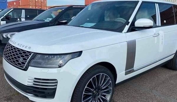 Doanh nghiệp tăng nợ; Tiêu thụ xe siêu sang tăng đột biến