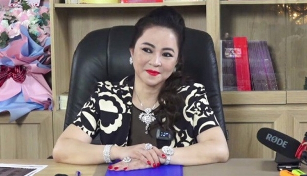 Bà Phương Hằng bị tố; Con gái bầu Đức gom cổ phiếu