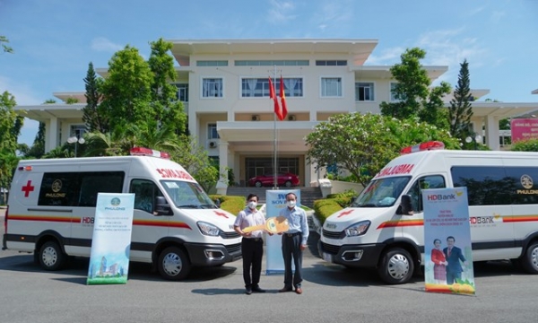 Tập đoàn Sovico cùng Phú Long và các đơn vị thành viên tặng xe cứu thương, máy thở cho huyện Nhà Bè