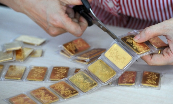 Vàng lao dốc tuột mốc 60 triệu đồng/lượng, người mua ngày càng lỗ nặng