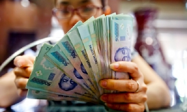 Người dân ngày càng kém “mặn mà” gửi tiền tiết kiệm