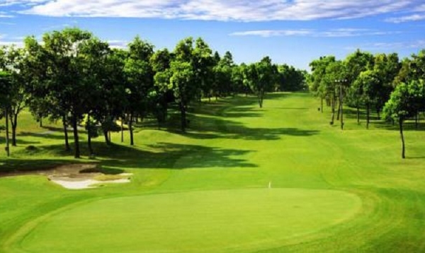 Sân golf giáp đất canh tác, khu dân cư: Đi ngược